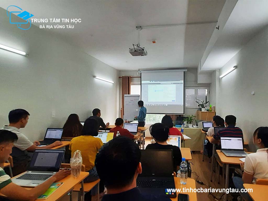 Học viên tham gia khóa học Facebook Ads tại Vũng Tàu