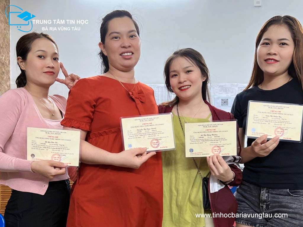 Học viên nhanh chóng nhận bằng sau khóa học